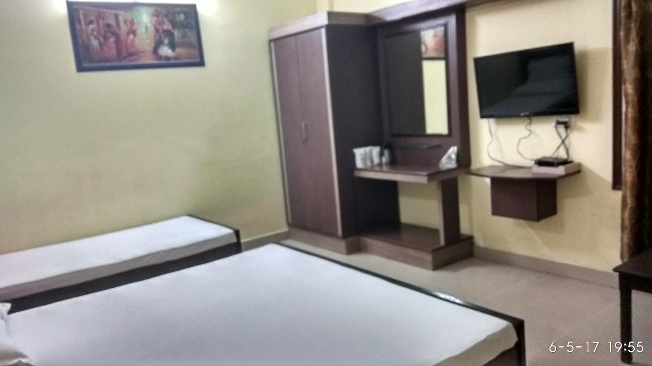 Hotel Varsa Dibrugarh Exterior photo